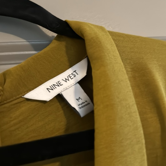 Nine West NWT -Chiffon like material earth-tone green jumpsuit by in size medium - Picture 6 of 7